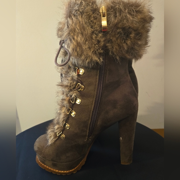 Luichiny brown suede heeled  ankle boots with faux fur trim Sz 10 - Picture 11 of 11